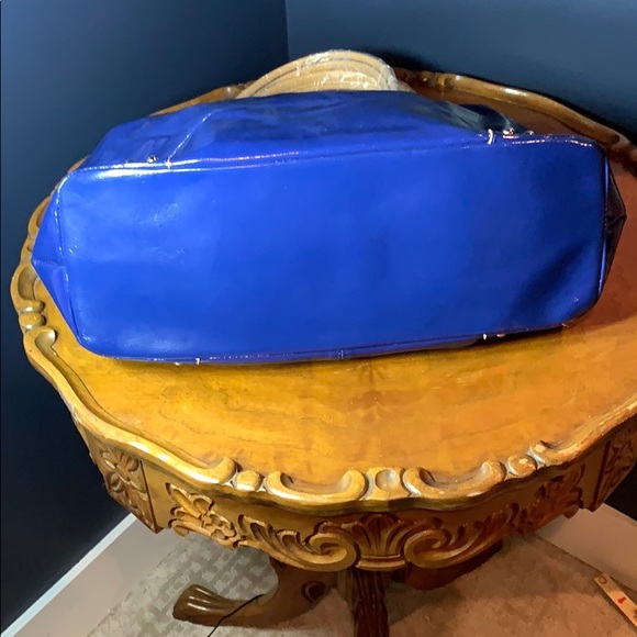 Kenneth Cole Reaction tote - Picture 4 of 8